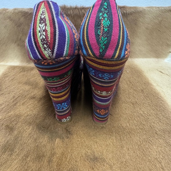 Breckelles Woman’s Wedge Heels Shoes Size 8 US Multicolor Boho Artsy Spring - Picture 2 of 13